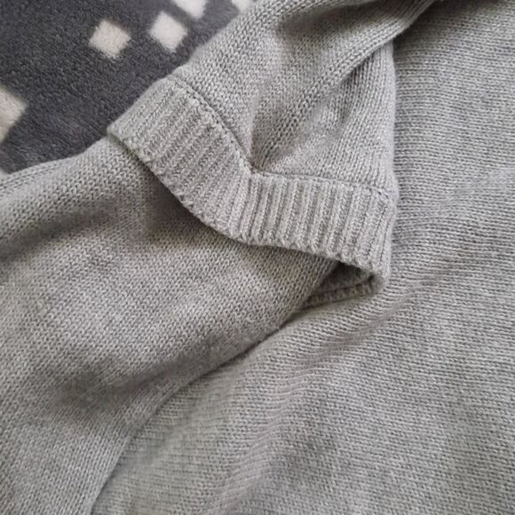 Cabi Grey Vneckline Cable Knit Long Sleeve Oversized Side Slit Sweater Size M - Picture 5 of 9